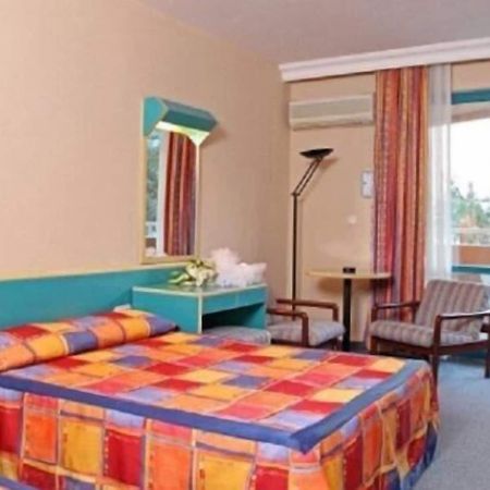 Merlin Beach Park Hotel Tosmur Esterno foto
