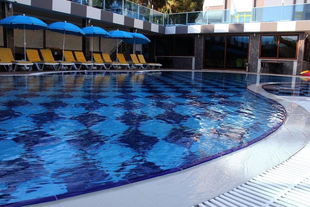 Merlin Beach Park Hotel Tosmur Esterno foto
